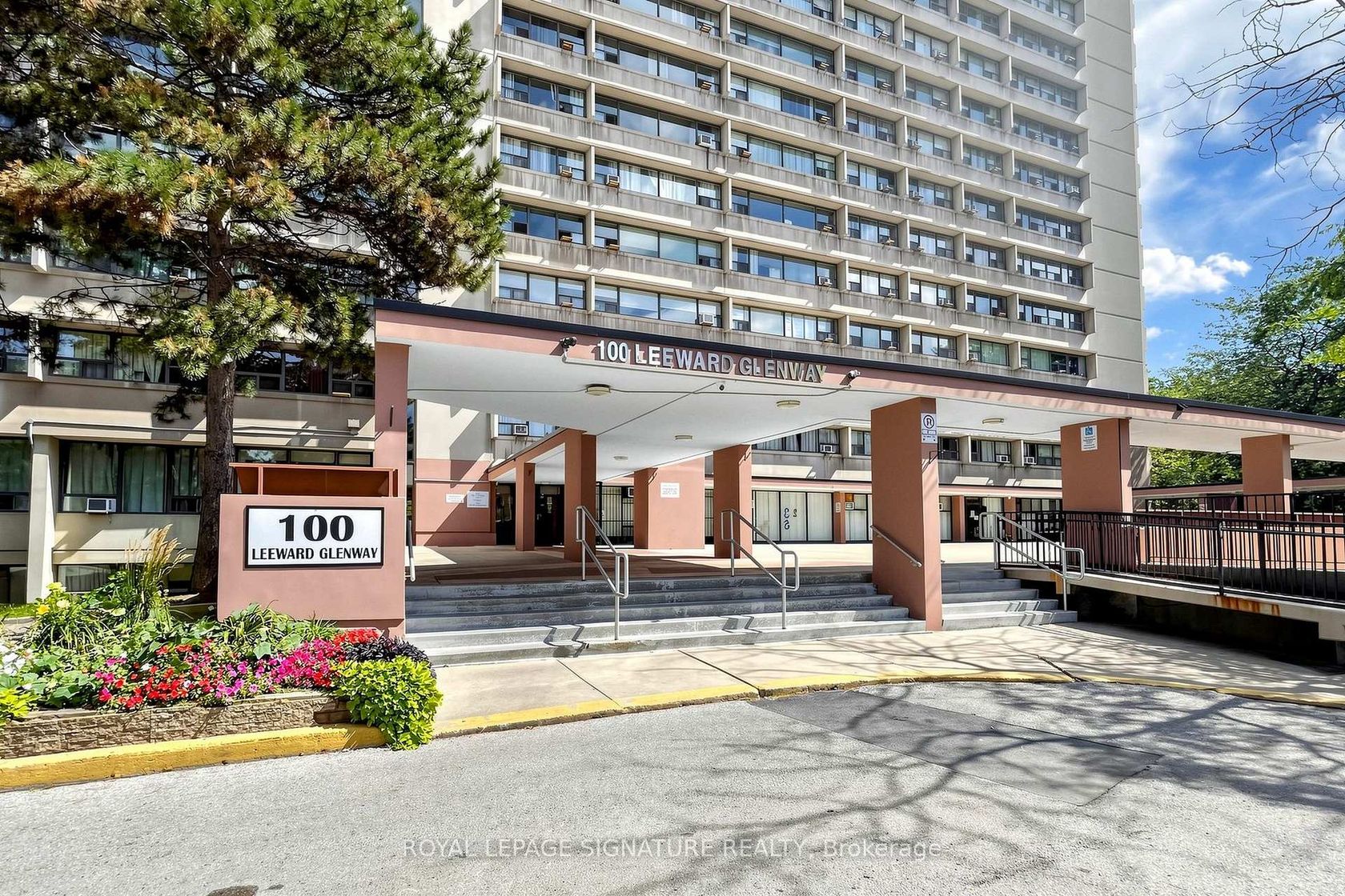 411 - 100 Leeward Glenway, Flemingdon Park, Toronto 