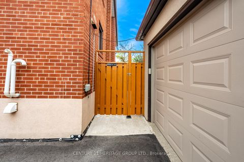 Photo 4 at 19 Lantos Court, CFB, Toronto
