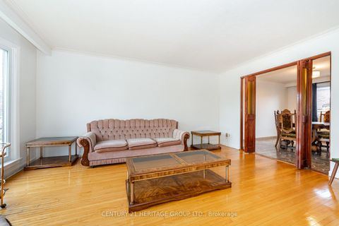 Photo 7 at 19 Lantos Court, CFB, Toronto