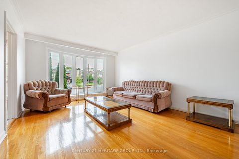Photo 8 at 19 Lantos Court, CFB, Toronto