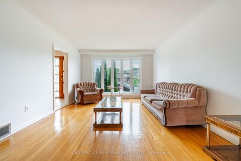 Photo 9 at 19 Lantos Court, CFB, Toronto