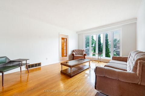 Photo 10 at 19 Lantos Court, CFB, Toronto