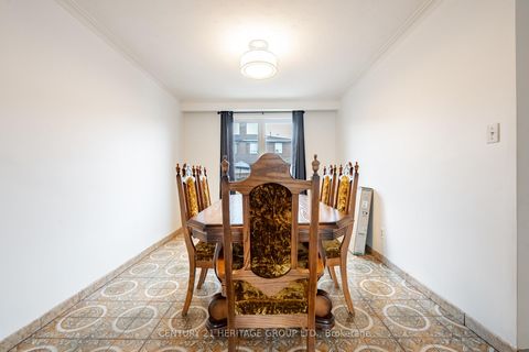 Photo 12 at 19 Lantos Court, CFB, Toronto