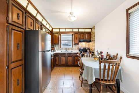 Photo 16 at 19 Lantos Court, CFB, Toronto