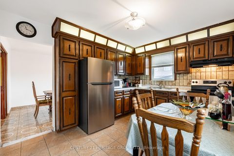 Photo 17 at 19 Lantos Court, CFB, Toronto
