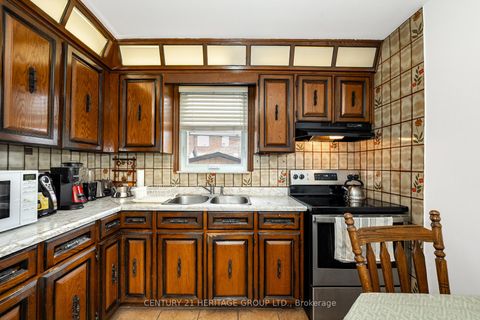 Photo 18 at 19 Lantos Court, CFB, Toronto