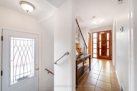 Photo 21 at 19 Lantos Court, CFB, Toronto