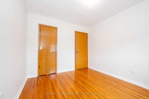 Photo 22 at 19 Lantos Court, CFB, Toronto