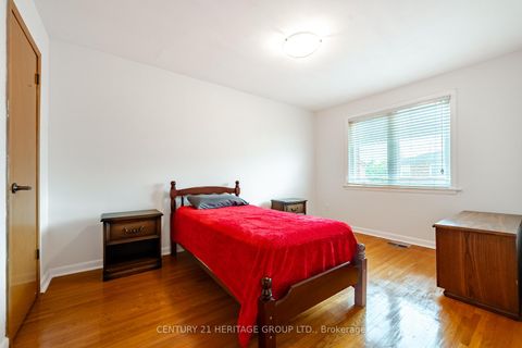 Photo 23 at 19 Lantos Court, CFB, Toronto