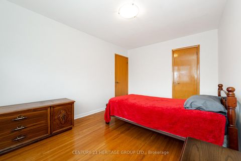 Photo 24 at 19 Lantos Court, CFB, Toronto