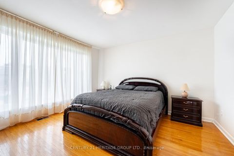Photo 26 at 19 Lantos Court, CFB, Toronto