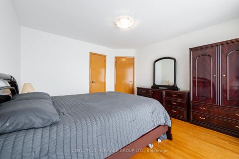 Photo 27 at 19 Lantos Court, CFB, Toronto