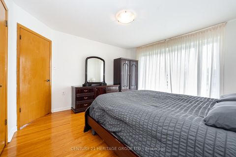 Photo 28 at 19 Lantos Court, CFB, Toronto
