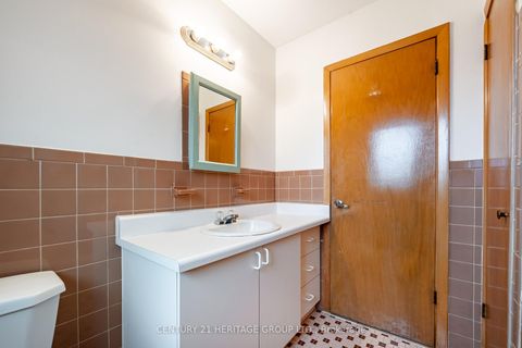 Photo 30 at 19 Lantos Court, CFB, Toronto