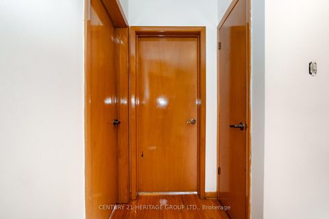 Photo 31 at 19 Lantos Court, CFB, Toronto
