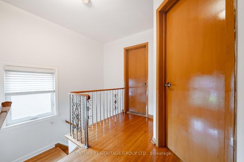 Photo 32 at 19 Lantos Court, CFB, Toronto