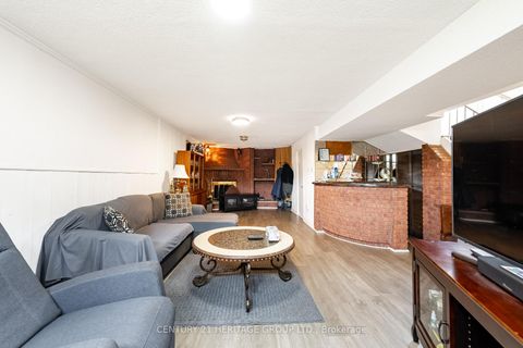 Photo 35 at 19 Lantos Court, CFB, Toronto
