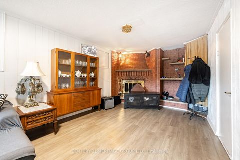 Photo 40 at 19 Lantos Court, CFB, Toronto