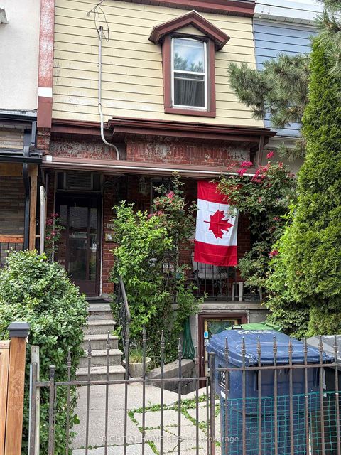 Photo 1 at 60 Foxley Street, Bellwoods, Toronto