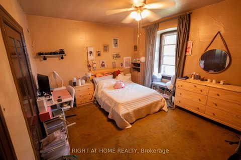 Photo 2 at 60 Foxley Street, Bellwoods, Toronto