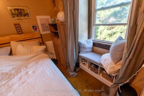 Photo 4 at 60 Foxley Street, Bellwoods, Toronto