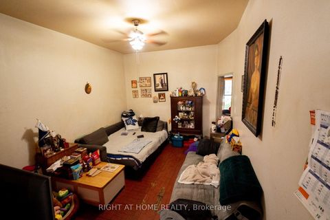 Photo 5 at 60 Foxley Street, Bellwoods, Toronto