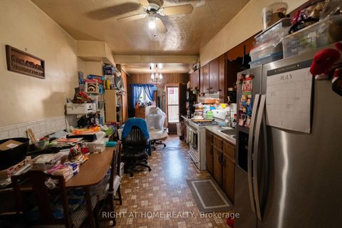 Photo 7 at 60 Foxley Street, Bellwoods, Toronto