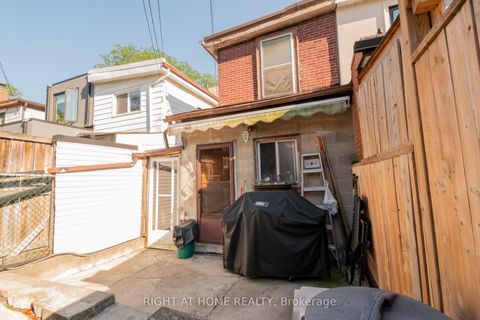 Photo 8 at 60 Foxley Street, Bellwoods, Toronto