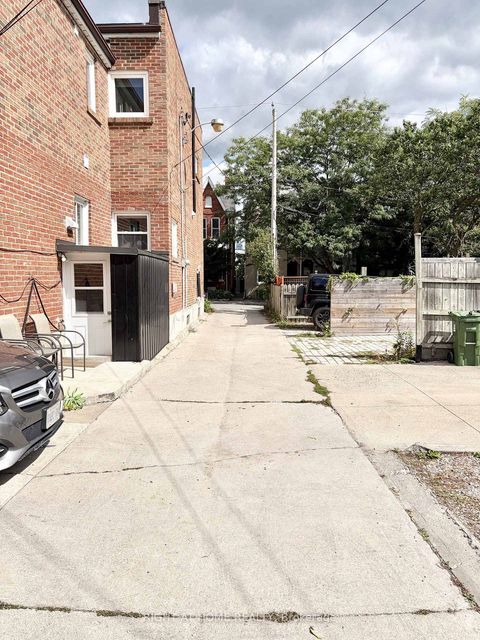 Photo 12 at 60 Foxley Street, Bellwoods, Toronto