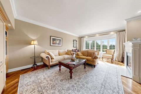 Photo 6 at 20 ORMSBY Court, Bayview Hill, Richmond Hill