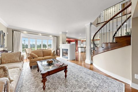 Photo 7 at 20 ORMSBY Court, Bayview Hill, Richmond Hill