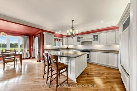 Photo 8 at 20 ORMSBY Court, Bayview Hill, Richmond Hill