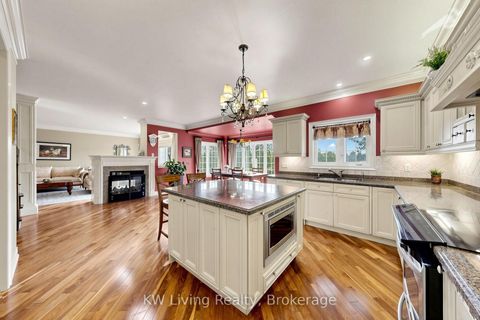 Photo 9 at 20 ORMSBY Court, Bayview Hill, Richmond Hill