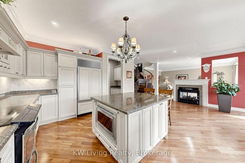 Photo 10 at 20 ORMSBY Court, Bayview Hill, Richmond Hill