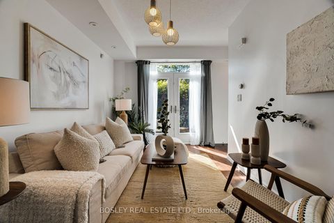 Photo 1 at TH22 - 80 Carr Street, Chinatown, Toronto