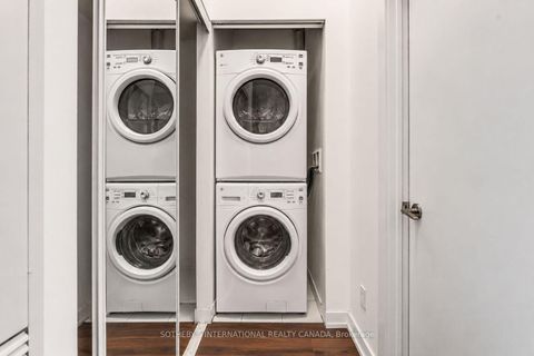 Photo 7 at TH7 - 20 Bruyeres Mews, Niagara, Toronto