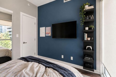 Photo 11 at TH7 - 20 Bruyeres Mews, Niagara, Toronto