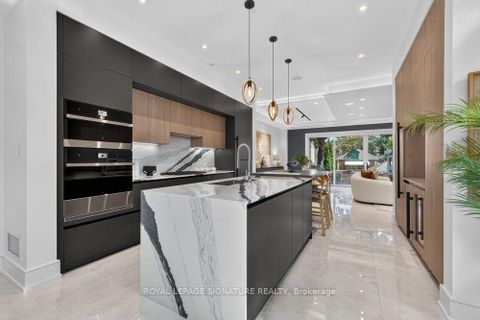Photo 9 at 39 Derwyn Road, East York, Toronto