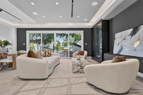 Photo 16 at 39 Derwyn Road, East York, Toronto