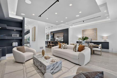 Photo 18 at 39 Derwyn Road, East York, Toronto