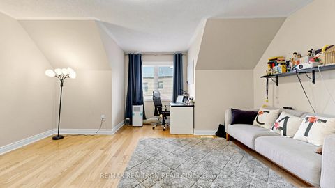 Photo 20 at 55 Bristlewood Crescent, Patterson, Vaughan