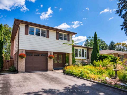 Photo 2 at 9 Birch Court, Aurora Village, Aurora