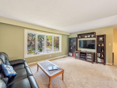 Photo 11 at 9 Birch Court, Aurora Village, Aurora