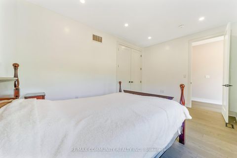 Photo 24 at 856 Kennedy Road, Ionview, Toronto
