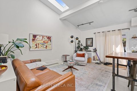 Photo 5 at 195 Niagara Street, Niagara, Toronto