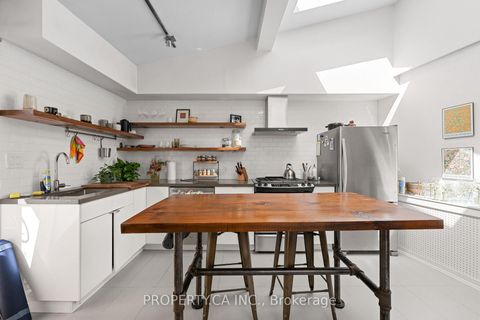 Photo 7 at 195 Niagara Street, Niagara, Toronto