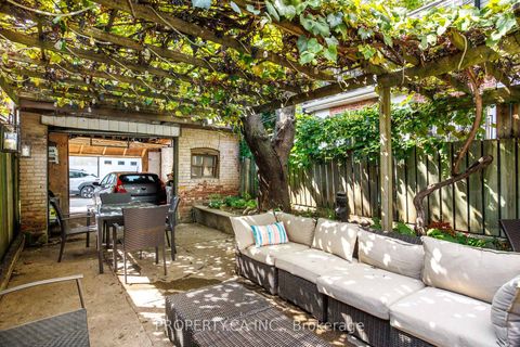 Photo 12 at 195 Niagara Street, Niagara, Toronto