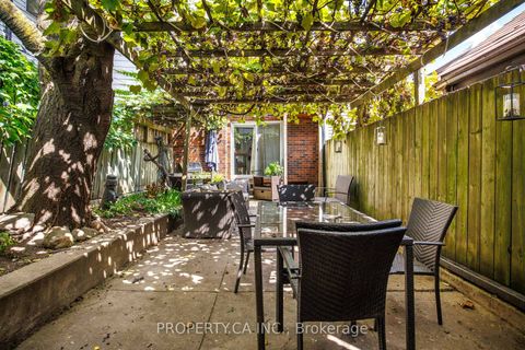 Photo 13 at 195 Niagara Street, Niagara, Toronto