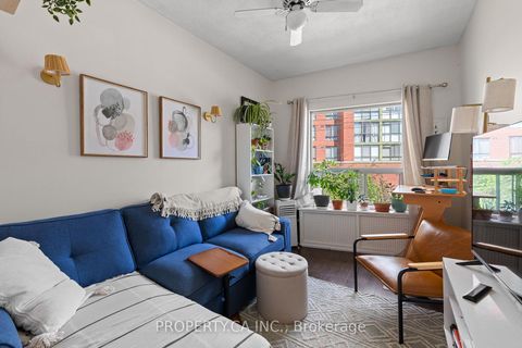 Photo 16 at 195 Niagara Street, Niagara, Toronto