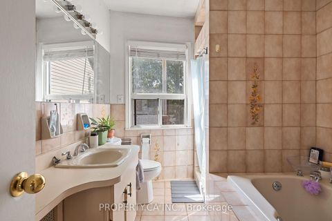 Photo 22 at 195 Niagara Street, Niagara, Toronto